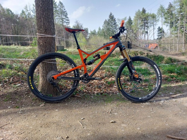 Nukeproof Mega 275 carbon factory