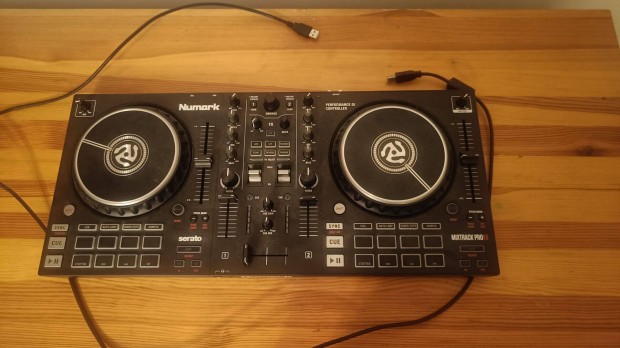 Numark mixtrack pro FX dj controller