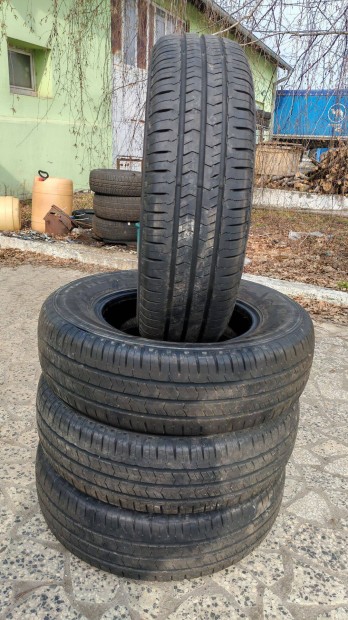 Ny�ri gumik - 215/75 R16C - Nexen