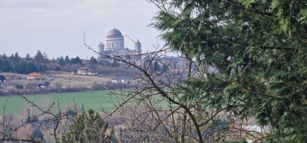 Nyaral pitsi telken elad Esztergom Szamrhegyen rk panormval