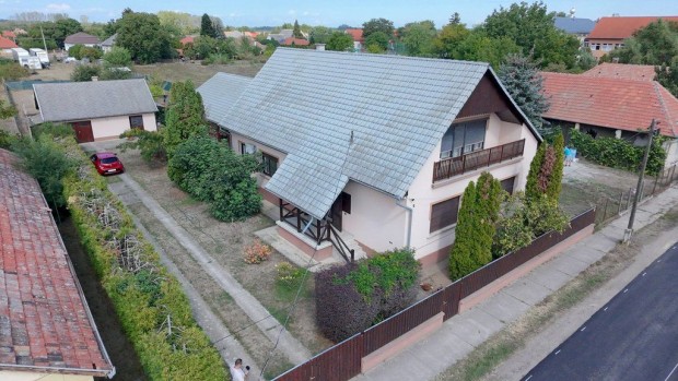 Ny�regyh�za sz�v�ben elad� egy 2 Gener�ci�s, Dupla komfortos Otthon