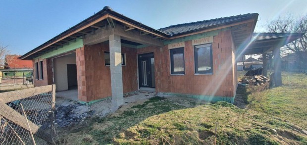 Ny�regyh�zai 232 nm-es h�z elad�