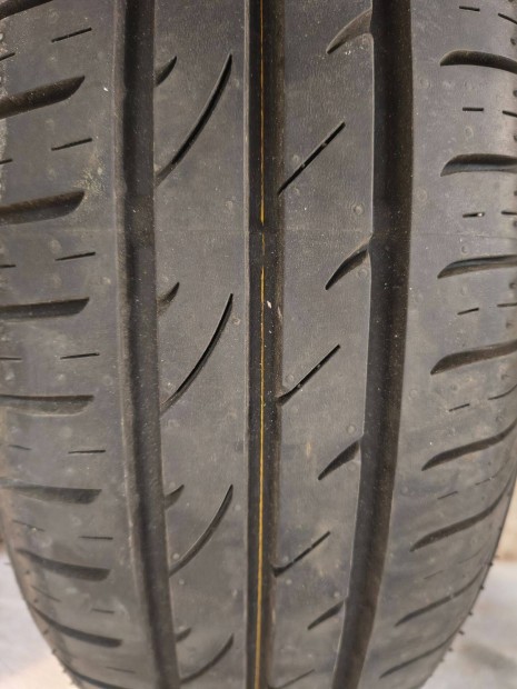 Ny�ri aut� gumi elad�