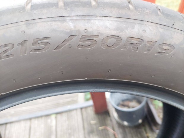 Nyári autógumi 215/50/R19