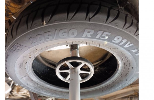 Nyári autógumik 205 / 60 R15