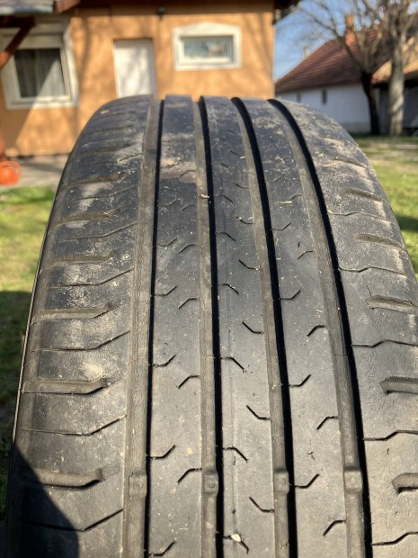 Ny�ri gumi 215/60 R17