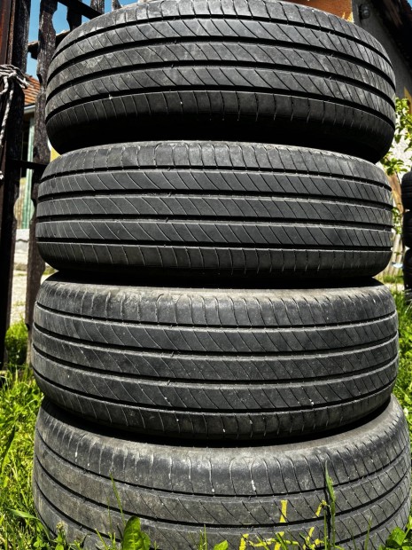 Nyri gumi 215/65 R17