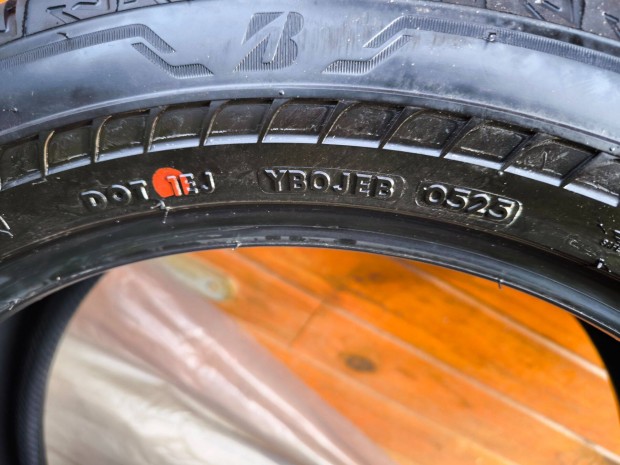 Ny�ri gumi 235/50/R20