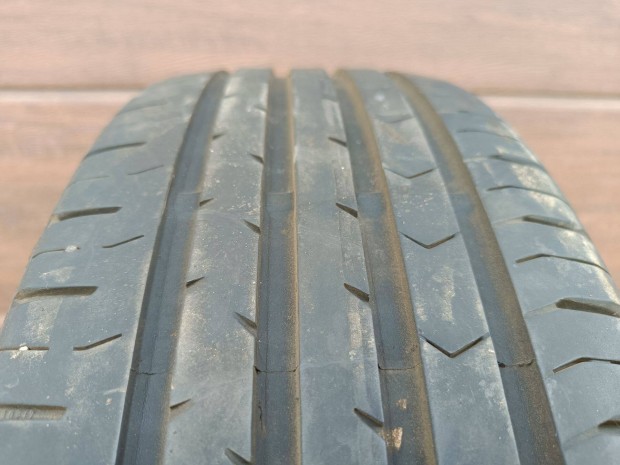 Nyri gumi Continental 205/60 R16 H