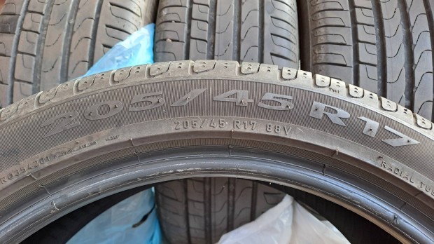 Nyri gumi Pirelli Cinturato P7 205 / 45 R17