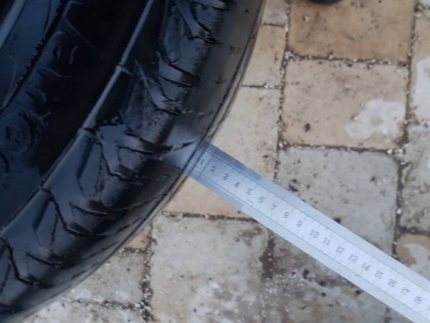 Ny�ri gumi, ny�rigumi - Continental 215/65 R16 C