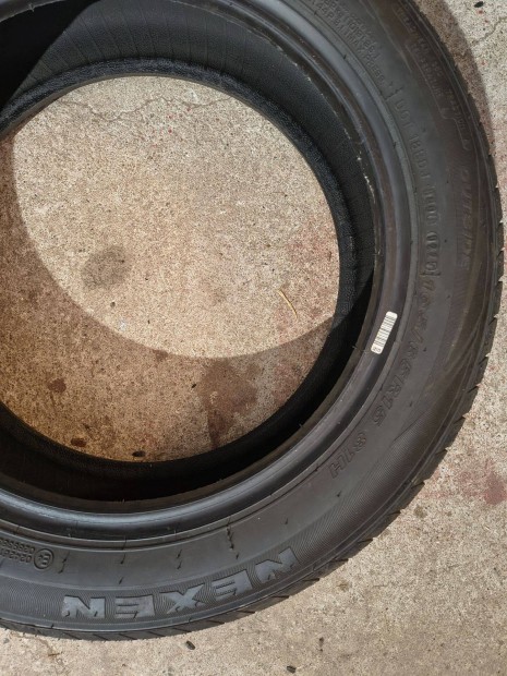 Ny�ri gumi elad�