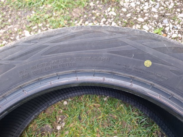 Ny�ri gumi elad�