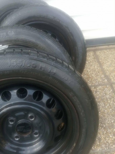 Nyari gumi felnire szerelve