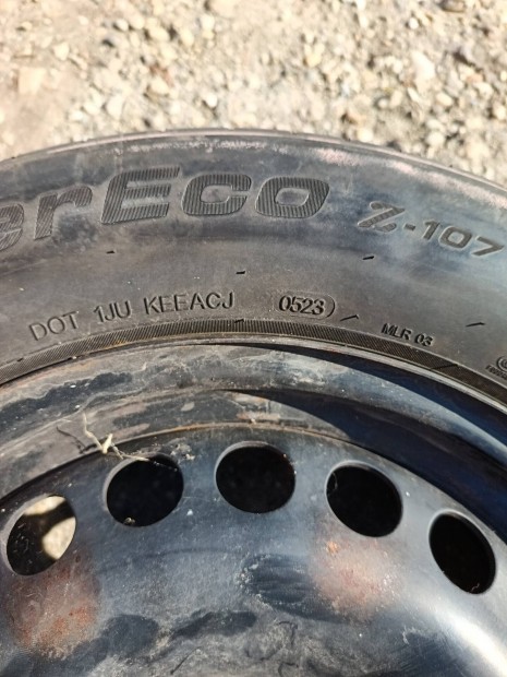 Ny�ri gumi felnivel 16.