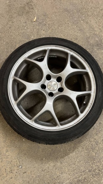 Ny�ri gumi felnivel