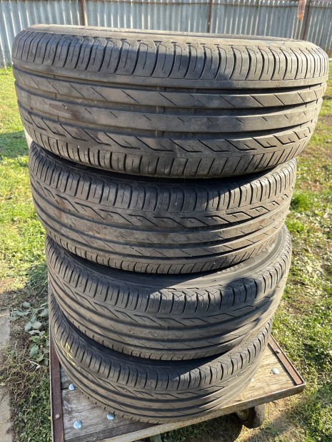 Nyri gumi garnitra Bridgestone Turanza 4 db 