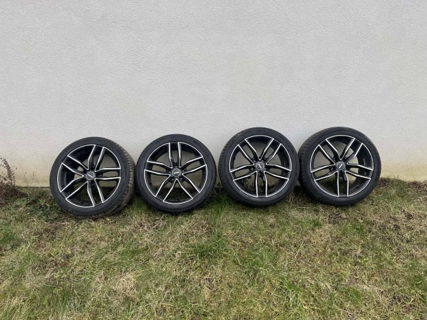 Ny�ri gumi garnit�ra felnivel. 245/40 R18