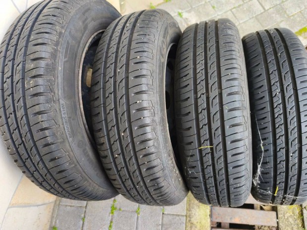 Ny�ri gumi garn�t�ra felnivel elad�