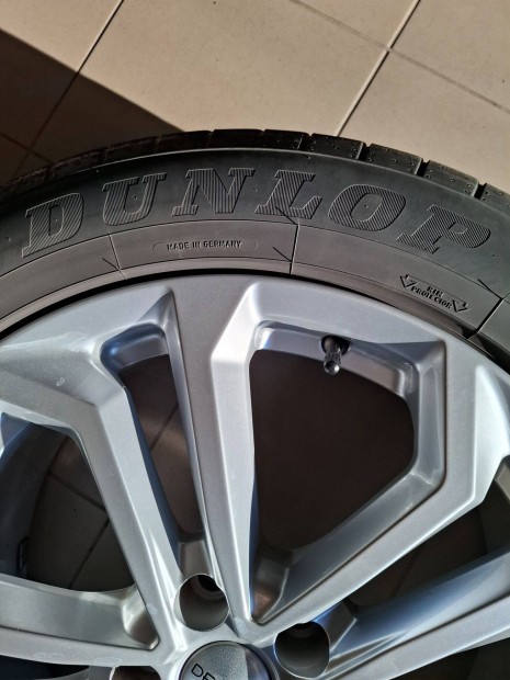 Nyri gumi szett 235/55 R19 Dunlop gumi/Dezent alu.felni