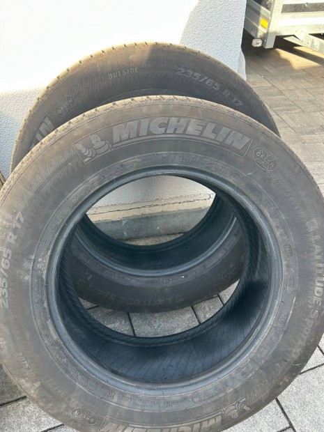 Nyri gumi szett 235/65R17