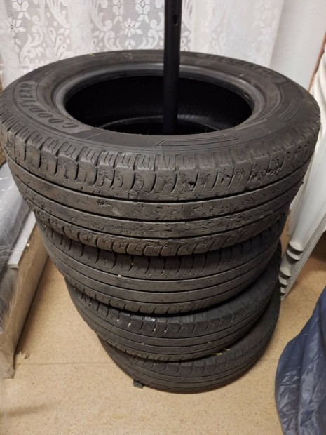 Ny�ri gumi teheraut�