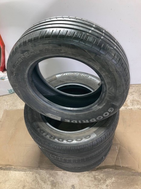Nyári gumiabroncs 215/65R16