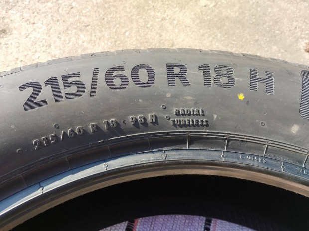 Ny�ri gumiabroncs Continental 215/60 R18 H