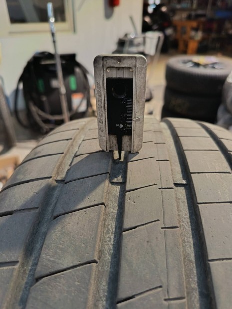 Ny�ri gumiabroncs( keveset futott) 