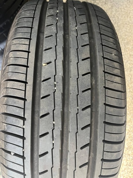 Nyári gumik 215/50R17 Yokohama