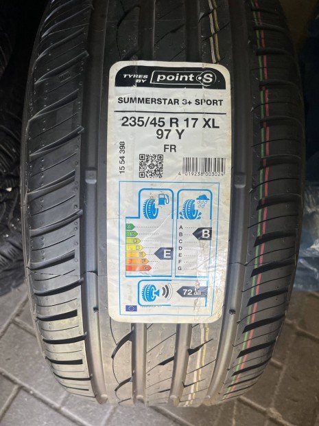 Nyri gumik 235/45R17 j