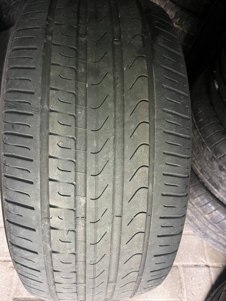 Nyri gumik 245/40 R18 Pirelli.