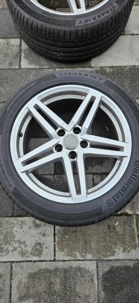 Nyári gumik felnivel.