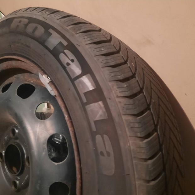 Nyári,téligumi szettek ár alatt eladó