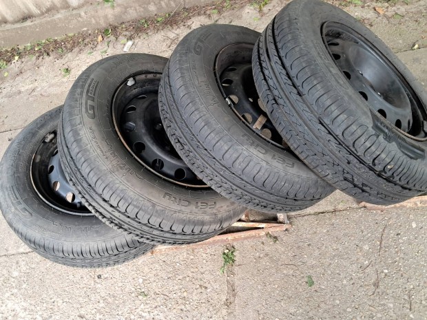 Nyárigumi 175/70r14 acélfelnin