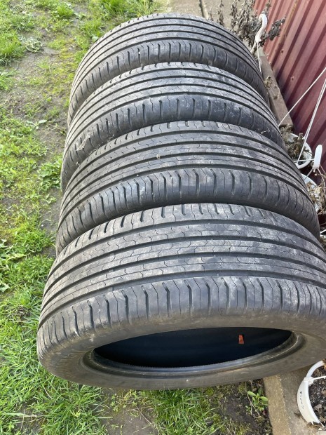 Nyárigumi Continental 215/55R17