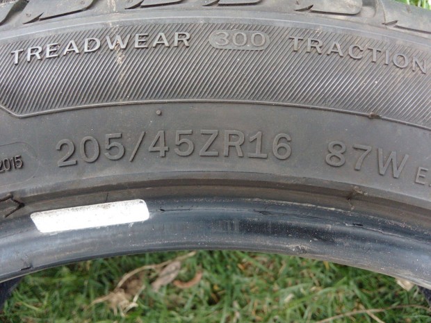Ny�rigumi garnit�ra 205/45-16
