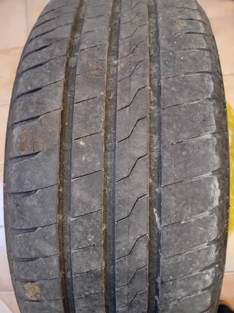 Ny�rigumi szett (4 db) Firestone 195/60 R15