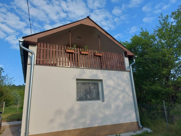 Ny�kl�dh�za sz�l�n nagy telken lakhat� h�z