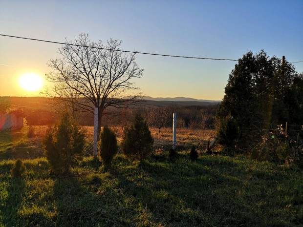 Nykldhza telek zrtkert panorms