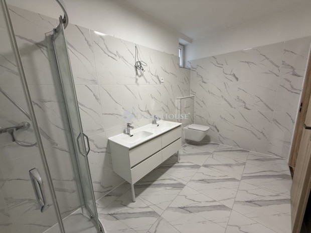 Nyerges�jfalui 120 nm-es h�z elad�