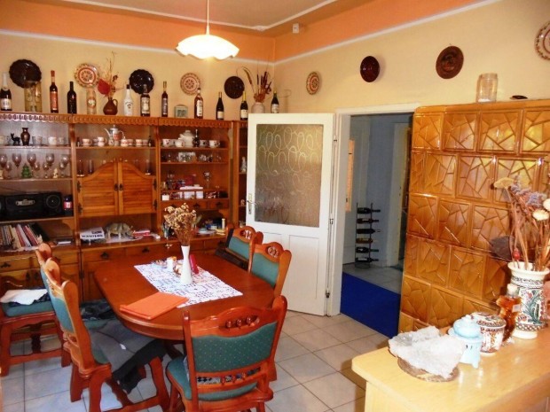 Ny�r�br�nyban 70 m2-es, 2 szob�s, fsz.-es, rendezett h�z elad�!