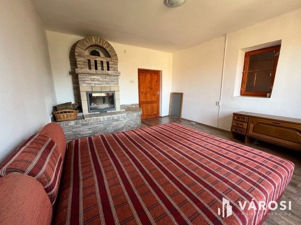 Ny�r�br�nyban Paraszth�z mell�k�p�letekkel Elad�!