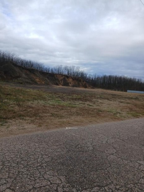 Ny�r�br�nyi elad� 1707 nm-es telek