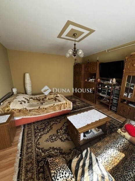 Ny�radonyi elad� 96 nm-es h�z