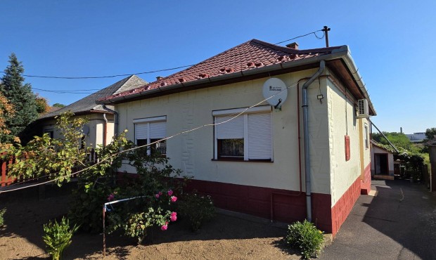 Ny�rb�torban j� �llapot� 3 szob�s csal�di h�z elad�