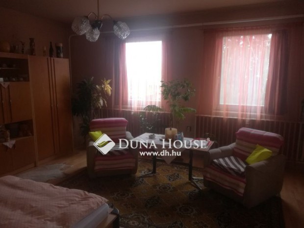 Ny�rb�tori 160 nm-es h�z elad�