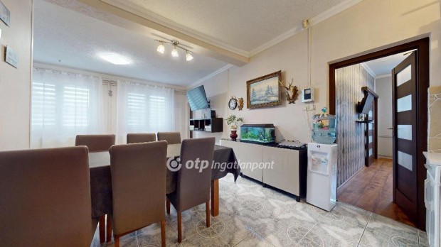 Ny�rb�tori elad� 103 nm-es h�z