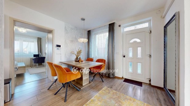 Ny�rb�tori elad� 51 nm-es h�z