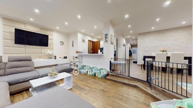 Ny�rb�tori elad� 98 nm-es h�z